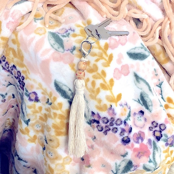 »BÖhÖ Crafted Macrame CottonFiber Arts Wooden Beads Tassel Keychain Purse Charm - Picture 4 of 15